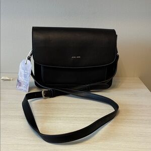 NWT PIXIE MOOD ZOE VEGAN LEATHER CROSSBODY Black